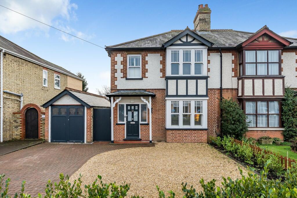 4 bedroom semidetached house for sale in London Road, Biggleswade, SG18