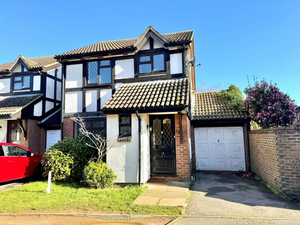 3 bedroom link detached house for sale in Brockwood Close, Gamlingay