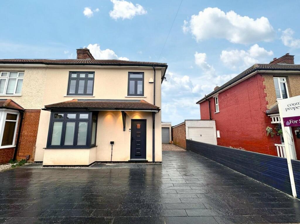 3 bedroom semidetached house for sale in Drove Road, Biggleswade, SG18