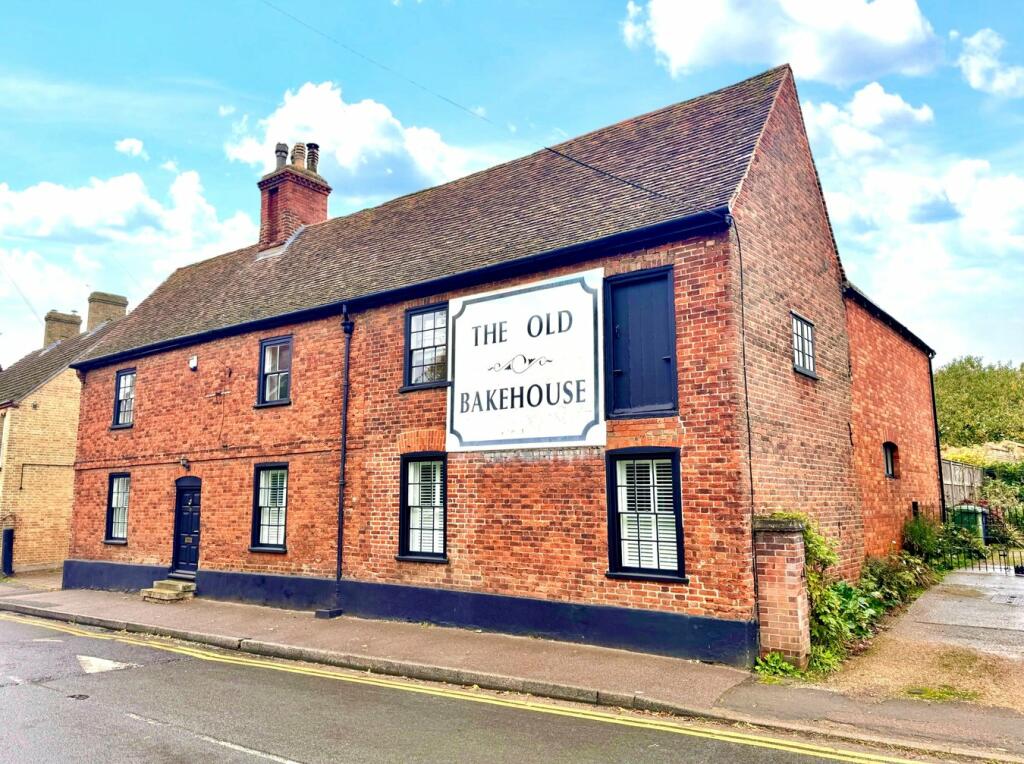 5 bedroom detached house for sale in Mill Street, Gamlingay, SG19