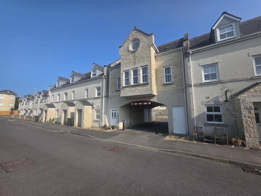 Main image of property: Alm Place, Portland