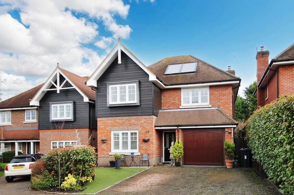 4 bedroom detached house for sale in Beech Tree Close, Great Bookham, KT23