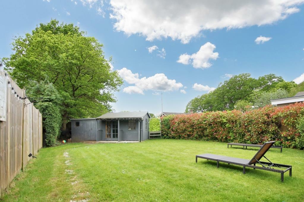 4 bedroom detached house for sale in The Glade, Fetcham, KT22