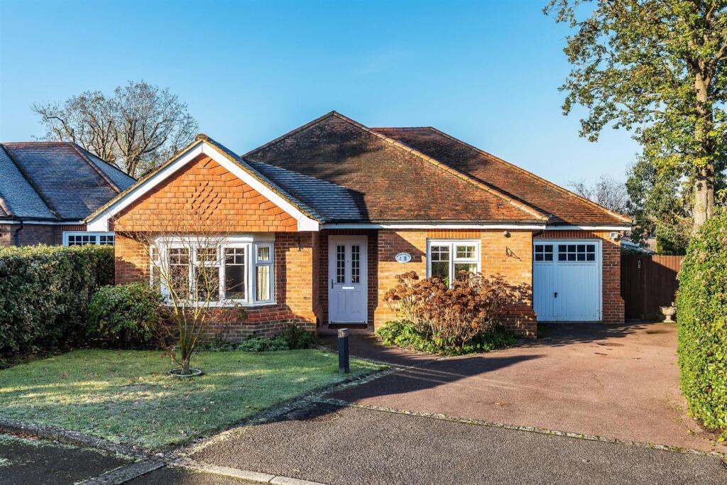 Main image of property: THE OAKS, FETCHAM, KT22
