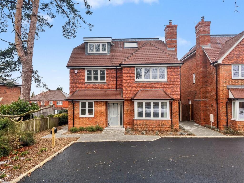 Main image of property: LEATHERHEAD ROAD, BOOKHAM, KT23