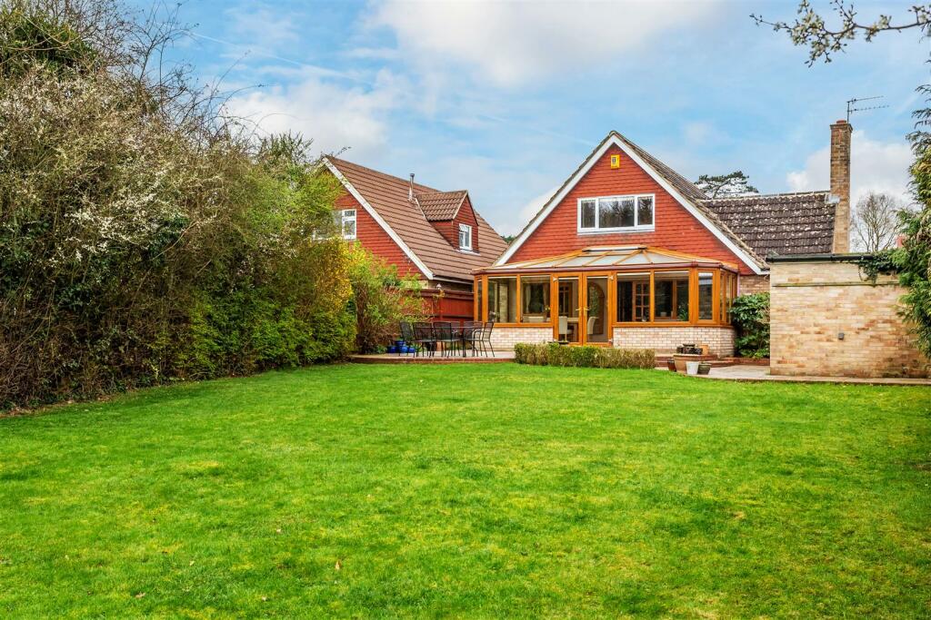 4 bedroom house for sale in Links Close, Ashtead, KT21