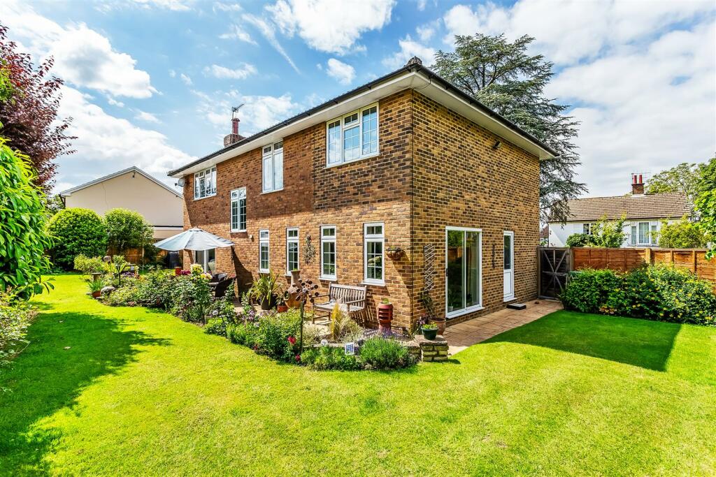 5 bedroom house for sale in The Priors, Ashtead, KT21