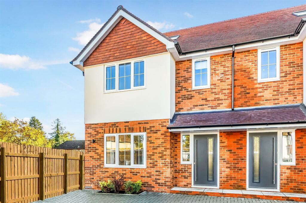3 bedroom house for sale in Ashtead KT21
