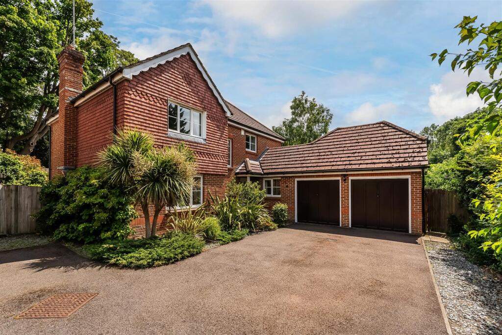 Main image of property: QUARRY GARDENS, LEATHERHEAD, KT22