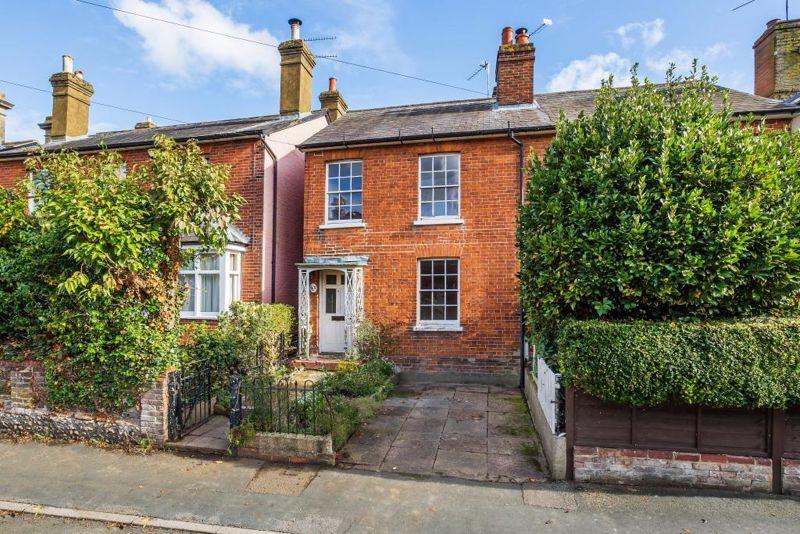 2 bedroom semidetached house for sale in Howard Road, Dorking, RH4