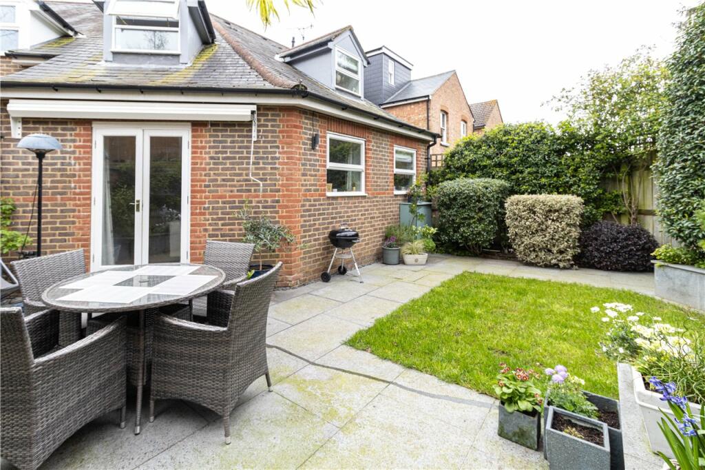 3 bedroom semi-detached house for sale in Ladysmith Road, St. Albans, Hertfordshire, AL3