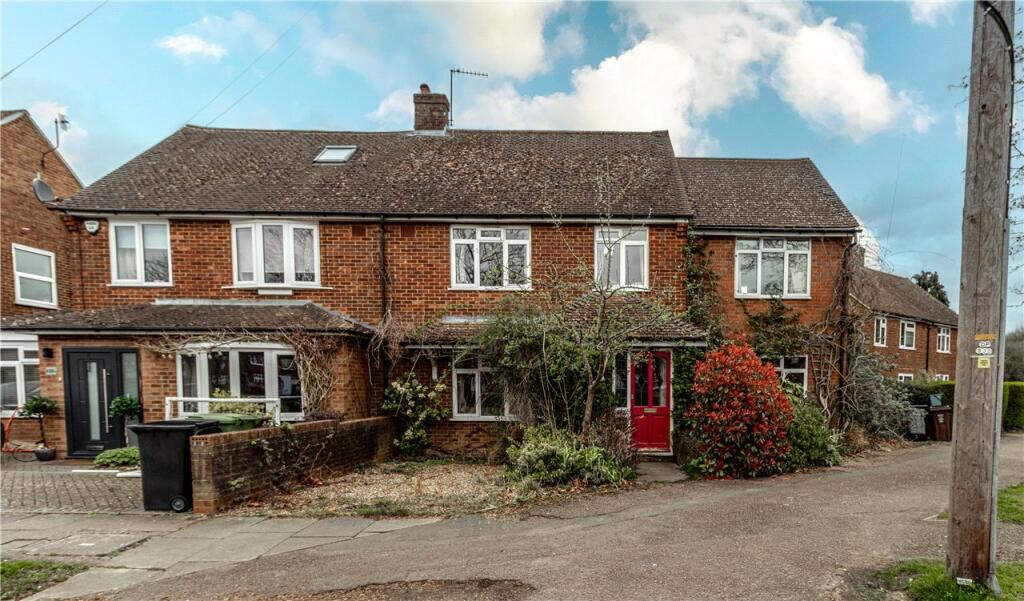 4 bedroom semi-detached house for sale in Hazelwood Drive, St. Albans, Hertfordshire, AL4