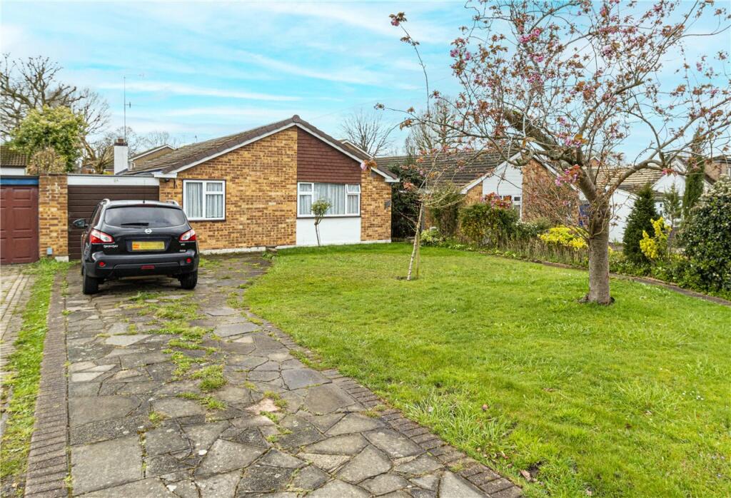 3 bedroom bungalow for sale in The Meads, Bricket Wood, St. Albans, Hertfordshire, AL2