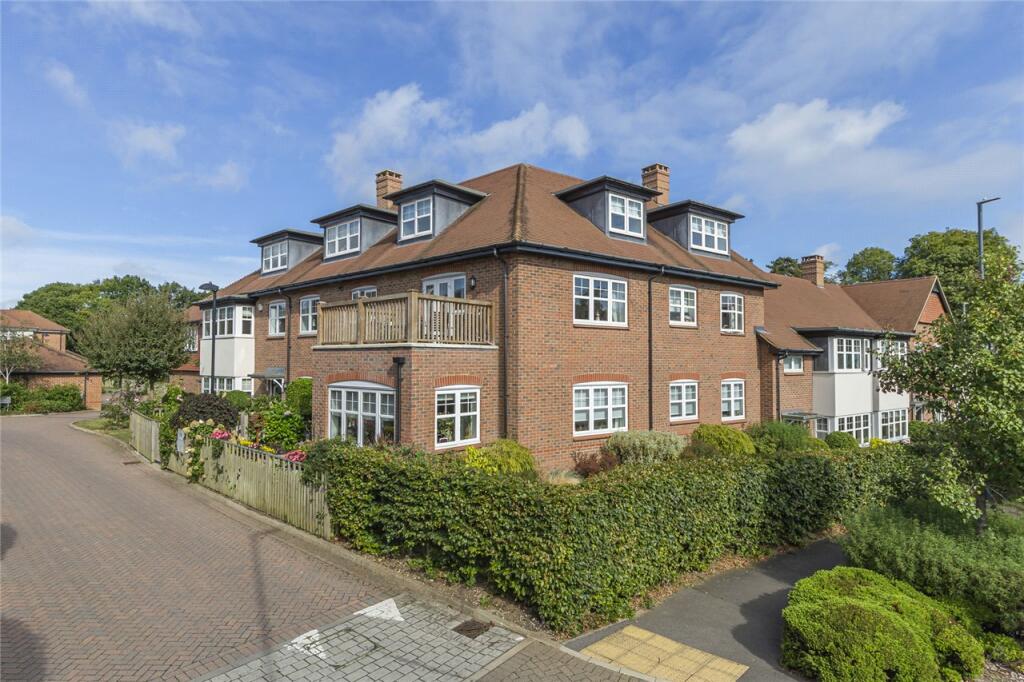 3 bedroom retirement property for sale in Cassius Drive, St. Albans, Hertfordshire, AL3