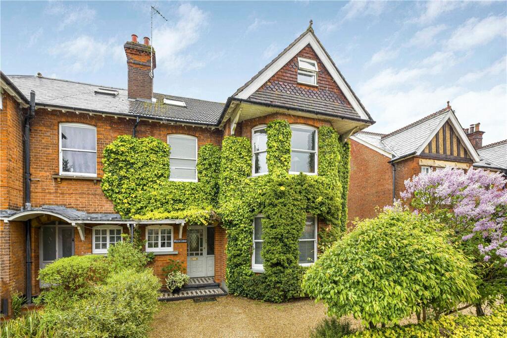 5 bedroom semi-detached house for sale in Beaconsfield Road, St. Albans, Hertfordshire, AL1