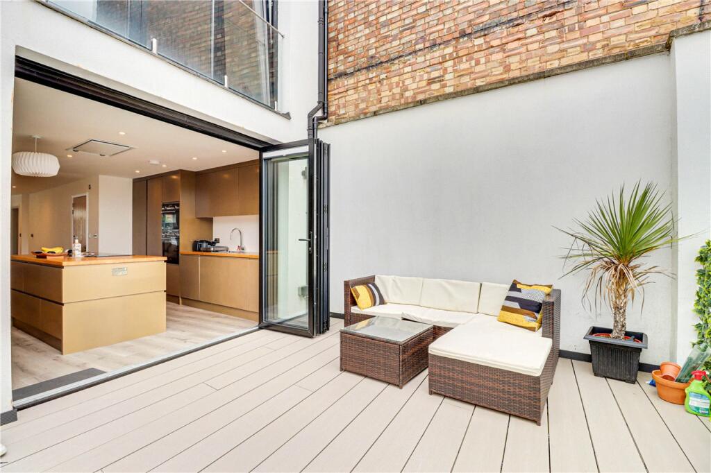 Additional property image - Victoria Street, St. Albans, Hertfordshire