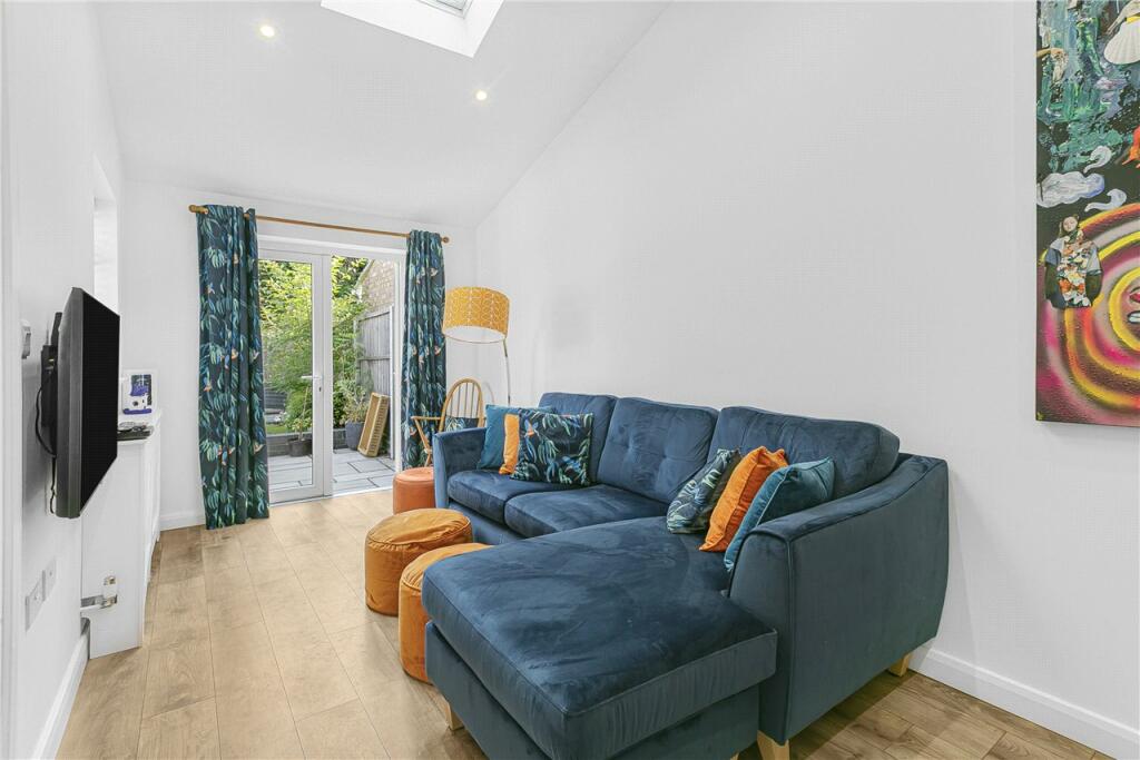 Additional property image - Hadrian Close, St. Albans, Hertfordshire, AL3