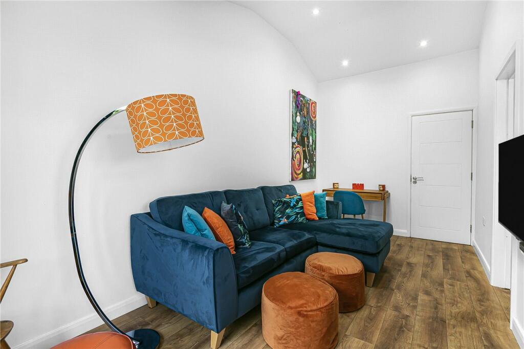 Additional property image - Hadrian Close, St. Albans, Hertfordshire, AL3