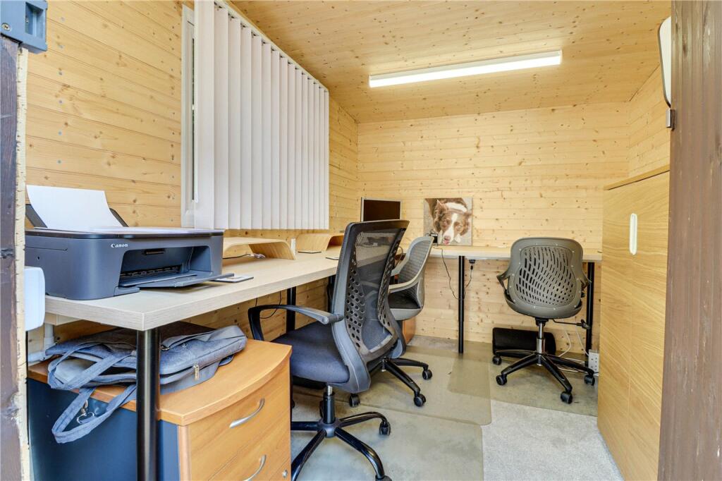 Additional property image - Chiswell Green Lane, St. Albans, Hertfordshire, AL2