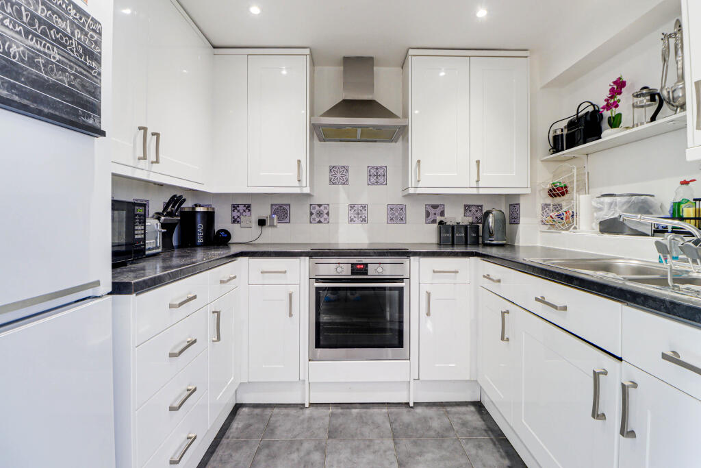 Additional property image - Cedarwood Drive, St. Albans, Hertfordshire, AL4