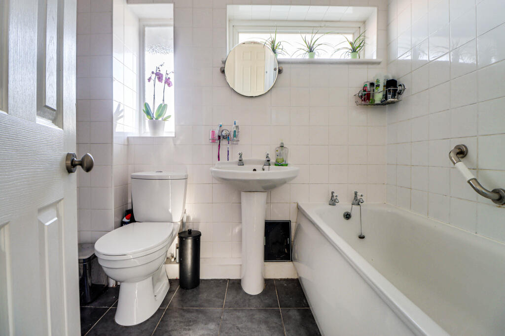 Additional property image - Cedarwood Drive, St. Albans, Hertfordshire, AL4