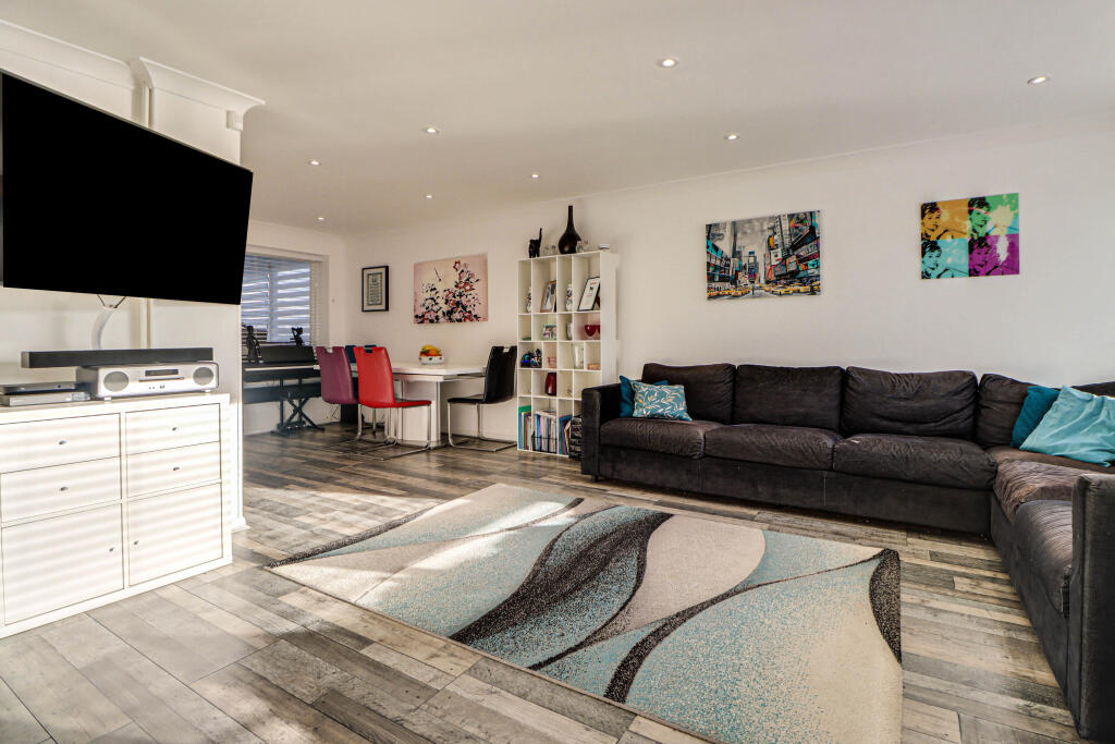Additional property image - Cedarwood Drive, St. Albans, Hertfordshire, AL4
