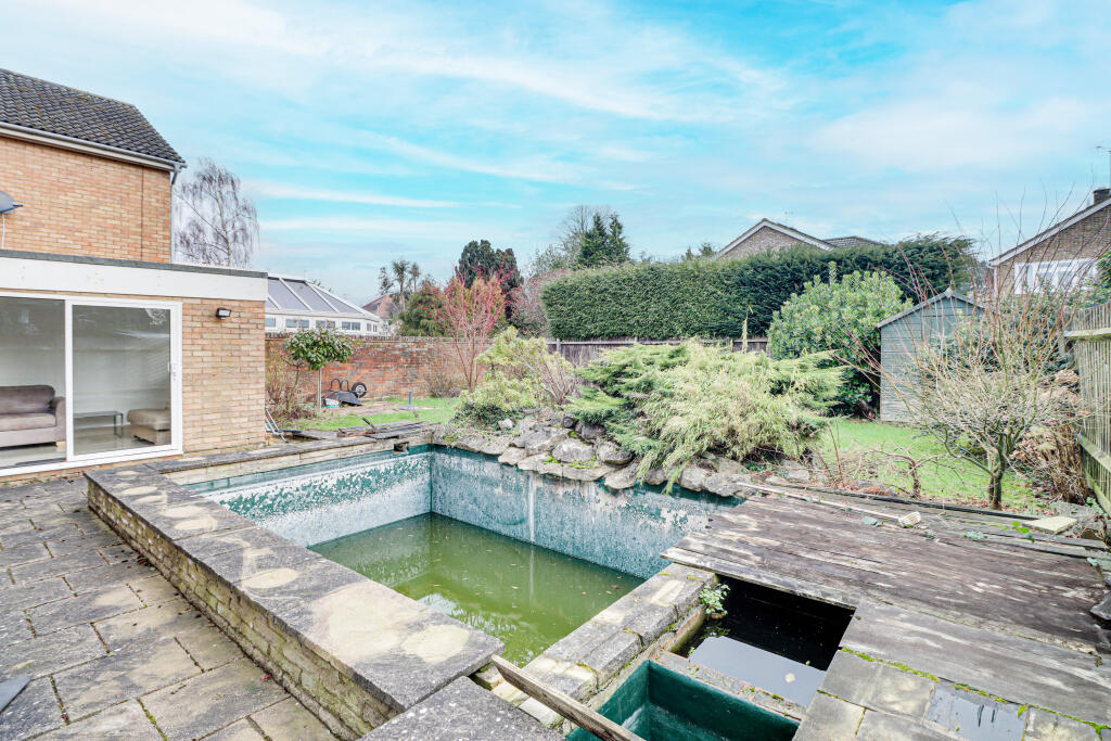 Additional property image - Hawthorn Way, St. Albans, Hertfordshire, AL2
