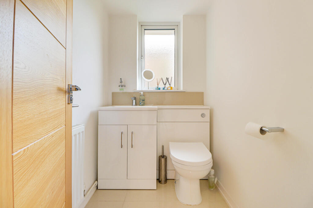 Additional property image - Hawthorn Way, St. Albans, Hertfordshire, AL2