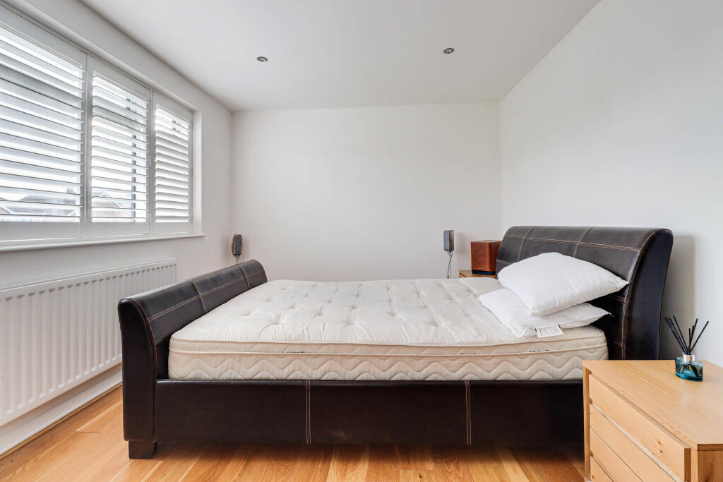 Additional property image - Hawthorn Way, St. Albans, Hertfordshire, AL2