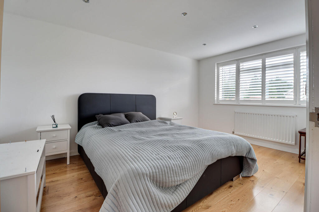 Additional property image - Hawthorn Way, St. Albans, Hertfordshire, AL2