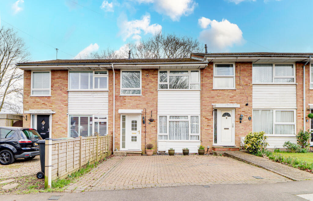 Main image of property: Cedarwood Drive, St. Albans, Hertfordshire, AL4