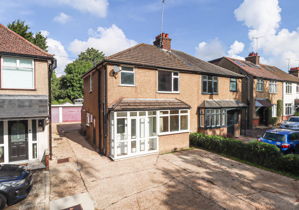 Main image of property: Batchwood Drive, St Albans, AL3