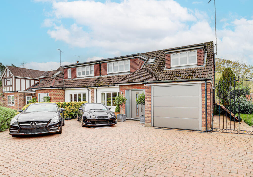 Main image of property: Mayflower Road, Park Street, St. Albans, AL2