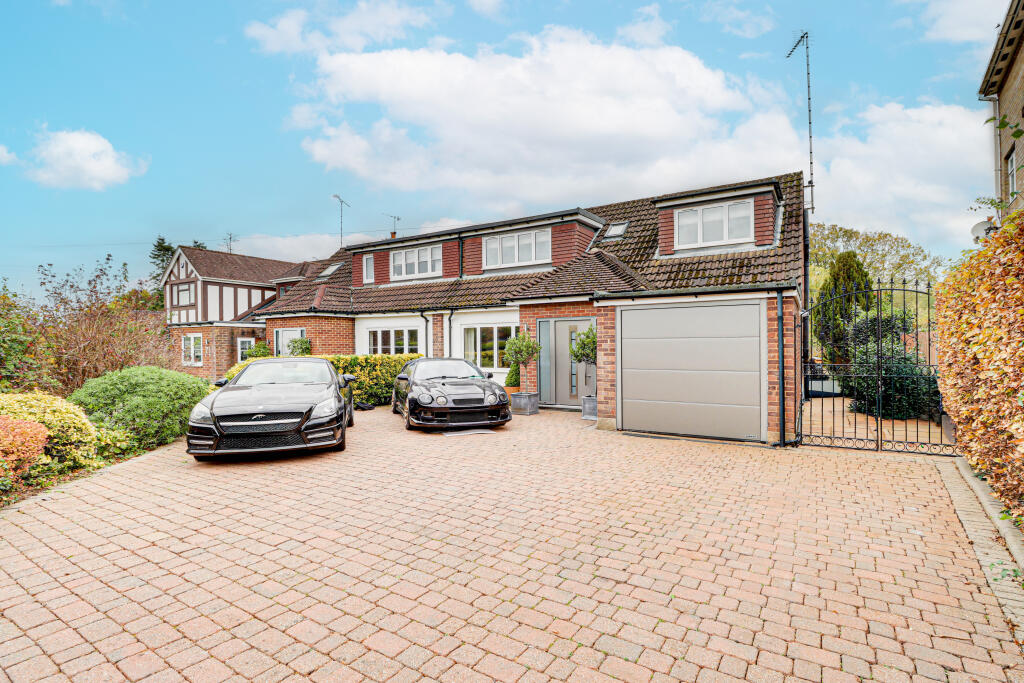 Main image of property: Mayflower Road, Park Street, St. Albans, AL2