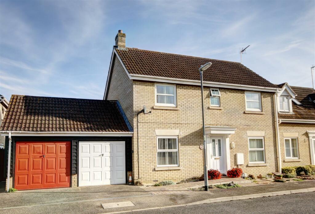 3 bedroom semidetached house for sale in West End Close, Witchford