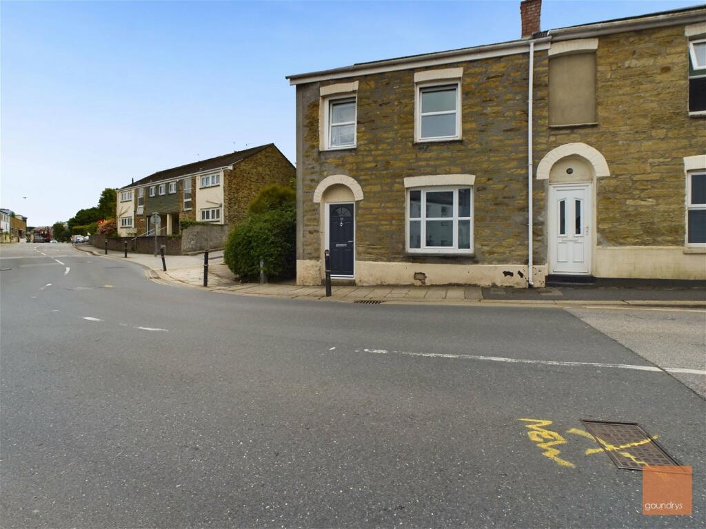2 bedroom end of terrace house for sale in Kenwyn Street, Truro, TR1