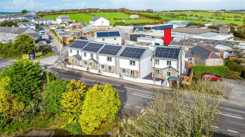 3 bedroom detached house for sale in Longdowns, Penryn, TR10 9DH, TR10