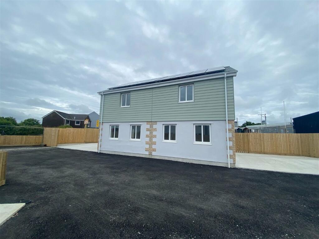 3 bedroom semidetached house for sale in Longdowns, Penryn, TR10 9DH, TR10