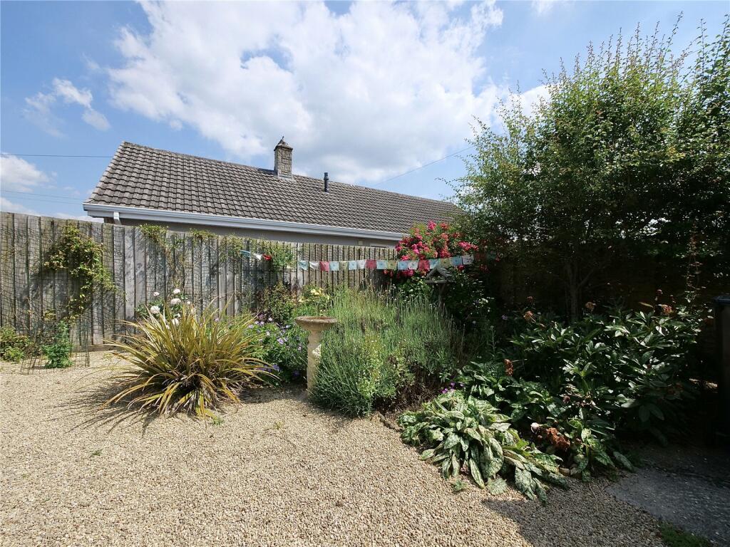 Additional property image - Critchill Grove, Frome, BA11