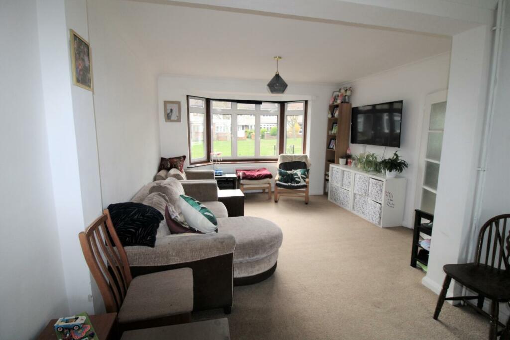 4 bedroom terraced house for sale in Close, Upminster, Essex, RM14
