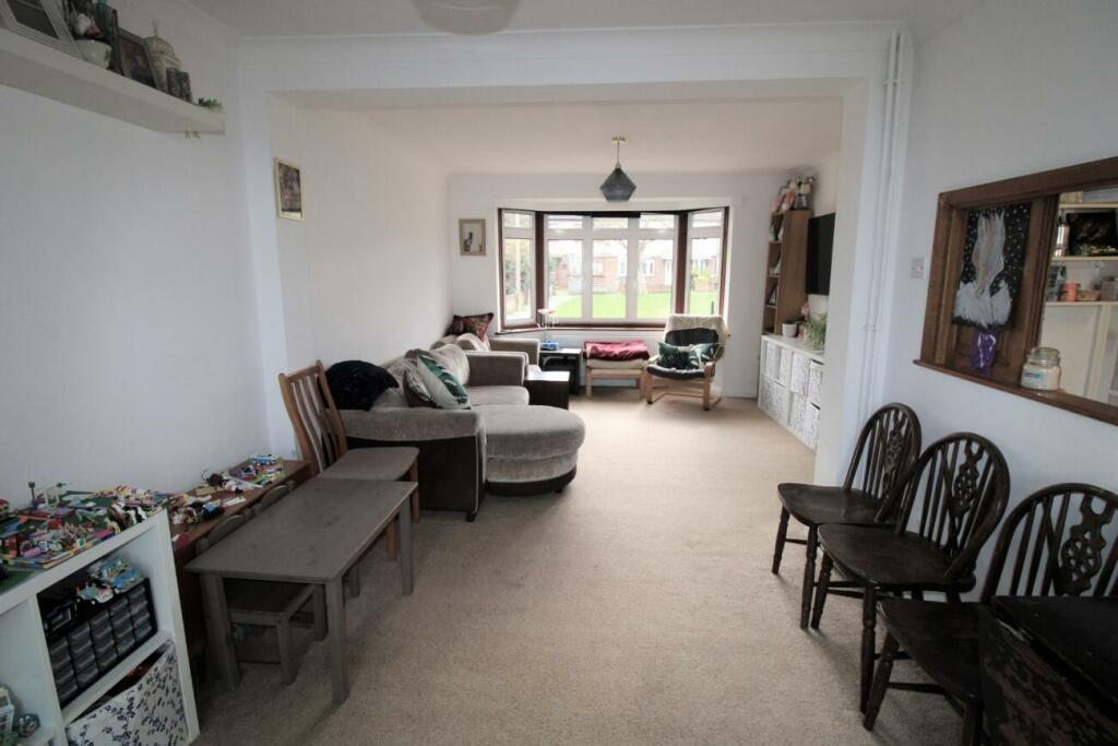 4 bedroom terraced house for sale in Close, Upminster, Essex, RM14