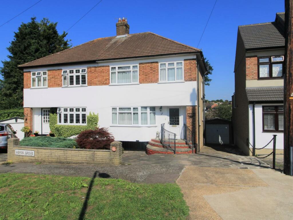 3 bedroom semidetached house for sale in Aspen Grove, Upminster, Essex