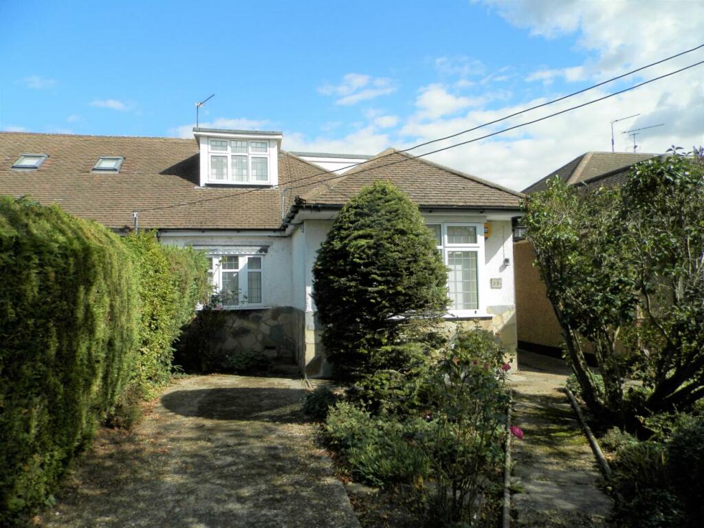 3 bedroom semidetached bungalow for sale in Sunnycroft Gardens