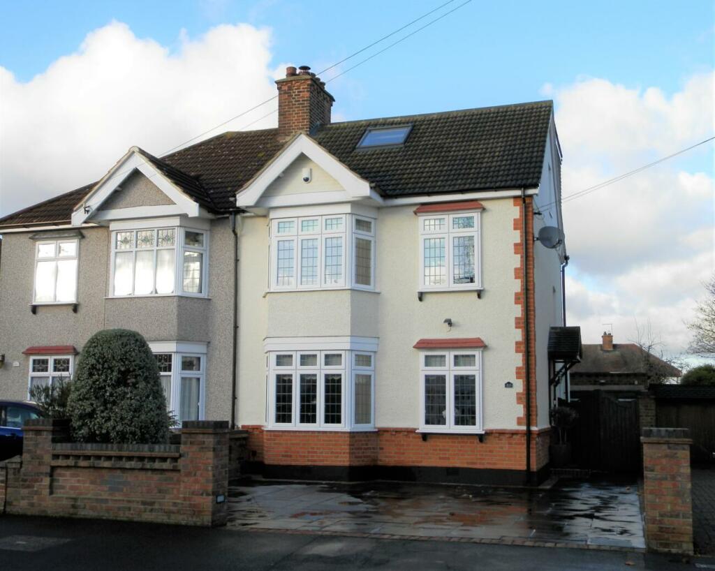 4 bedroom semidetached house for sale in Sunnyside Gardens, Upminster