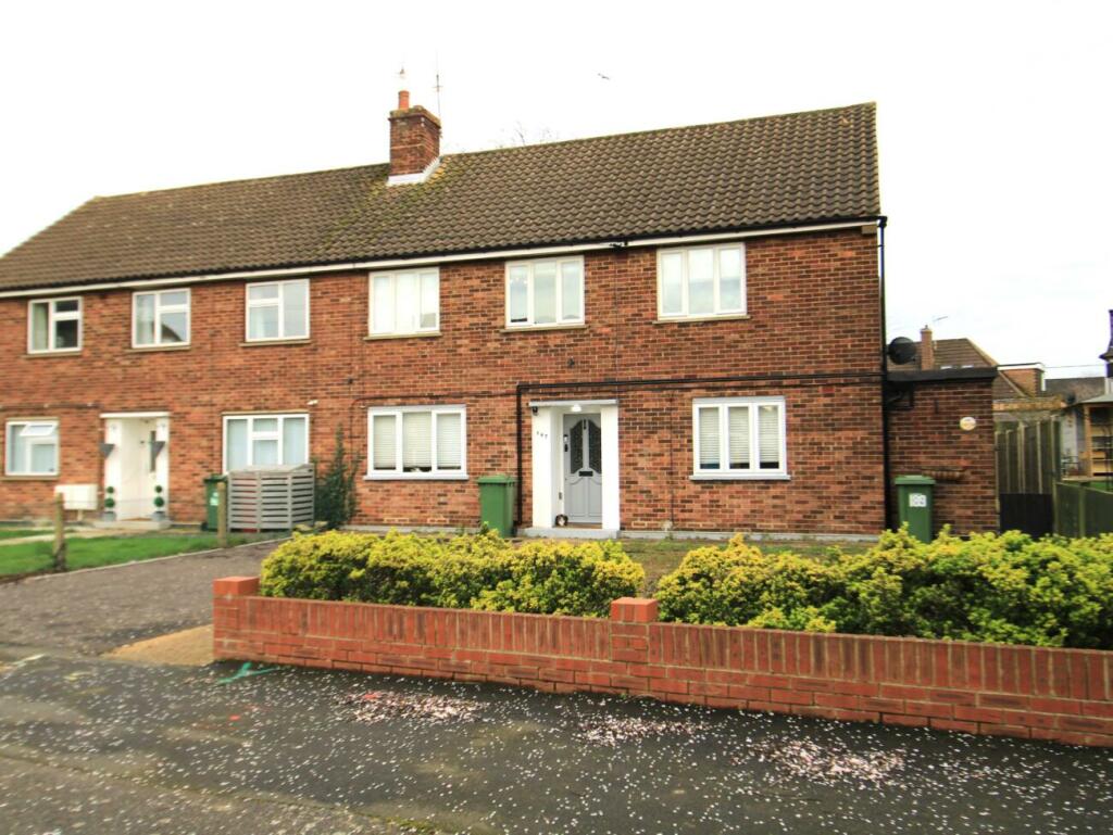 2 bedroom for sale in Roseberry Gardens, Cranham, Essex, RM14