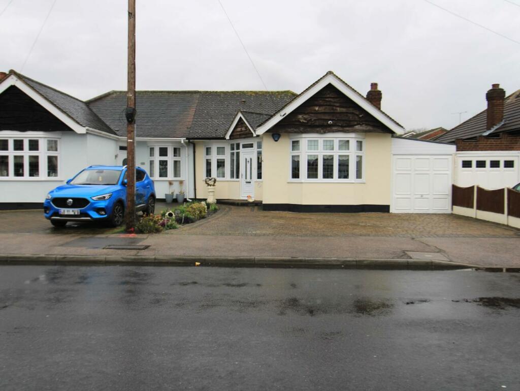 2 bedroom semidetached bungalow for sale in Grosvenor Drive
