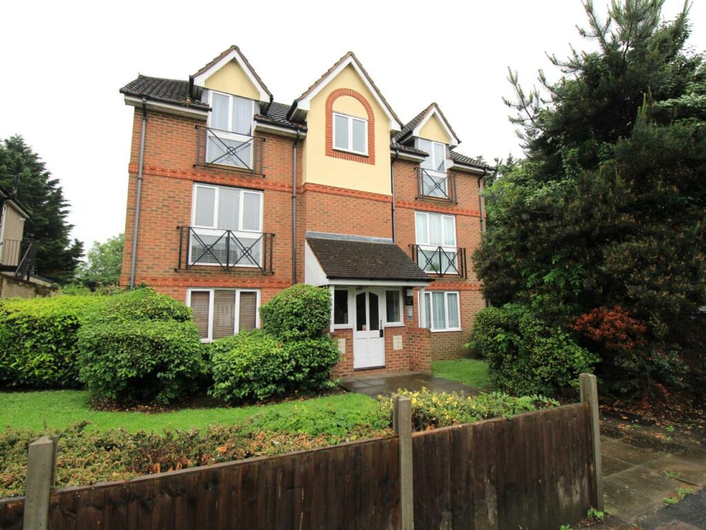 1 bedroom flat for sale in St Marys Lane, Upminster, Essex, RM14