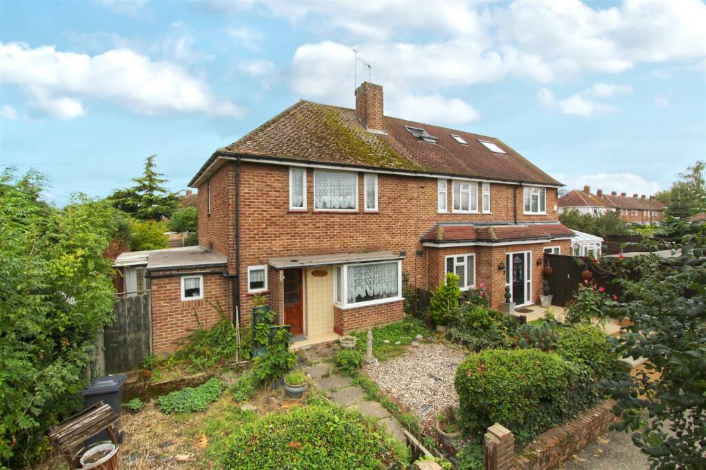 2 bedroom terraced house for sale in Myddleton Path, Cheshunt, EN7