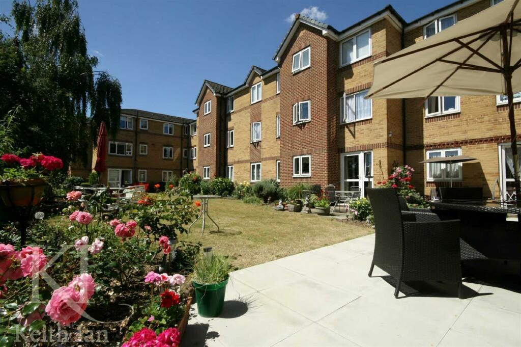 1 bedroom retirement property for sale in Acorn Court, Waltham Cross, EN8