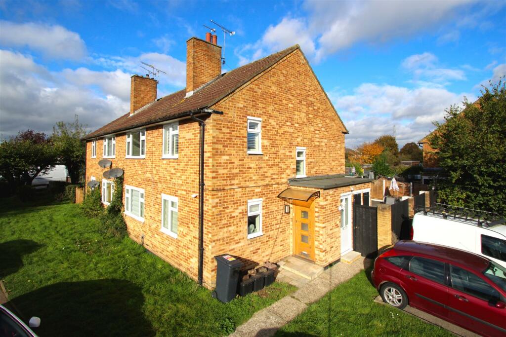 2 bedroom for sale in Cunningham Road, Cheshunt, EN8